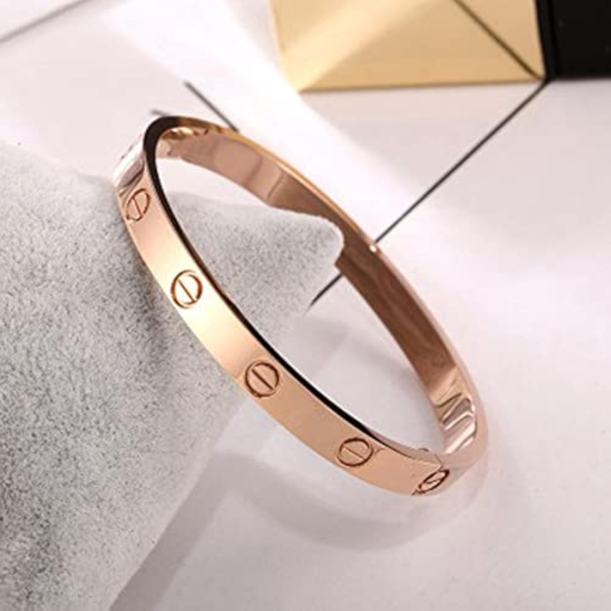 Stylish Love Bracelet - Plated