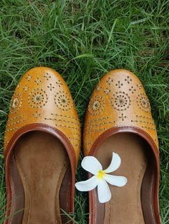 Image of Handcrafted Leather Ethnic Jutti for Women - Traditional & Elegant