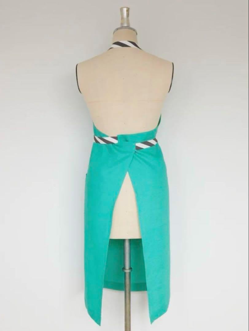 タキマキ 滝沢眞規子さん ターコイズ エプロン ストライプリボン