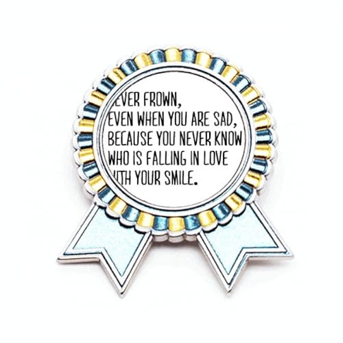 Broche M en métal Never Frown Always Sle pour accessoiriser une veste