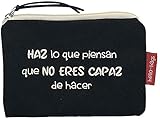 Con práctica cremallera y forro interior.