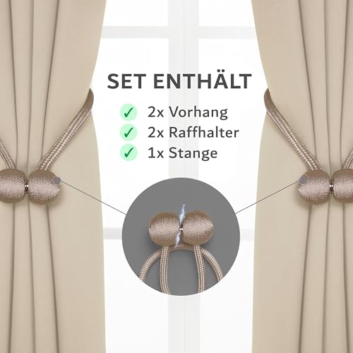 Cozyor Praktisches Set ohne Bohren: 2X Vorhang + 1x Klemmstange Silber 111-200 cm + 2X Raffhalter mit Magnet Blickdicht & verdunkelnd, als Raumteiler, Fenster & Tür Beige Thermovorhang 240x135cm