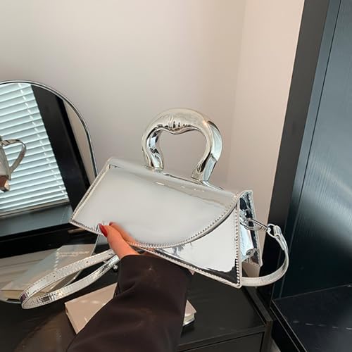Sac à main en cuir synthétique avec poignée argentée