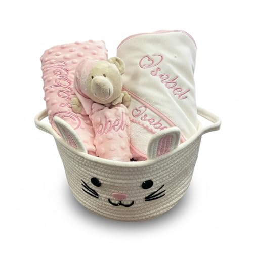 Canastilla Bebé Personalizada con Nombre – Set Regalo Recién Nacido con Manta, Dou Dou, Babero y Toalla | Algodón Suave | Cesta Rosa Gatito