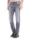 Merkmale: Modell: Thavar 0841B Material: 100 % Baumwolle Maschinenwäsche Schnitt: Slim Skinny Details: Edle Five-Pocket-Jeans von Diesel Mit Reißverschluss und logogeprägtem Verschluss zu schließen Super Qualität, tolle Passform Am Münzgeldfach und über der rechten Gesäßtasche das Logopatch Alle Nieten haben die Diesel Logoprägung