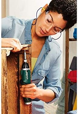 User operating PARKSIDE PSSA 4 A1 in a tight space