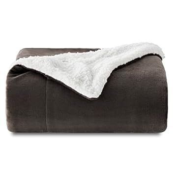 Bedsure Sherpa Fleece Throw Blanket - Fluffy Microfiber Solid Blankets for Bed and Couch Double/Twin Size, Brown, 150x200cm