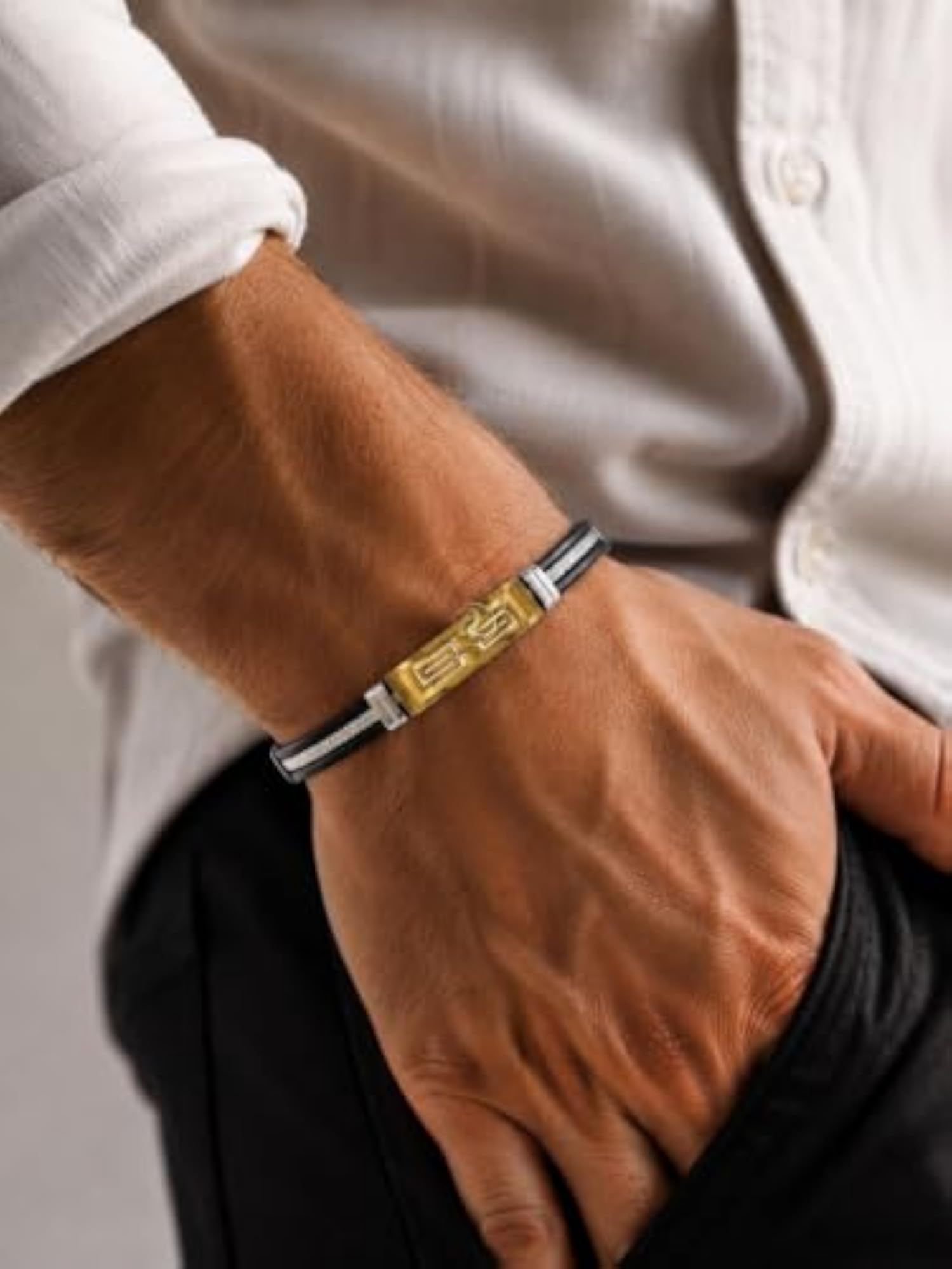 Stylish Minimalist Leather Bracelet with Silver Mesh Detail