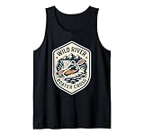 Distintivo scudo con kayaker e cascata. Un emblema a croce pulito per canoisti e appassionati di corse. Bella grafica per gli appassionati di fiumi veloci, cancelli stretti e inizia tattica con il titolo: Wild River Boater Cross Whitewater Badge.