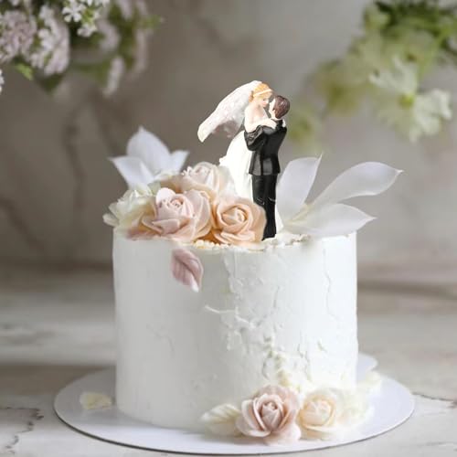 Figura de novios abrazándose para evitar caídas en tartas de boda delicadas 5