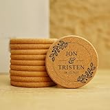 [Sous-verre en liège personnalisé] : Gravure possible avec noms, dates, motifs ou logos, il constitue un cadeau de mariage ou une décoration de fiançailles idéale. Son design unique en fait un élément de décoration parfait for votre mariage ou toute autre célébration.