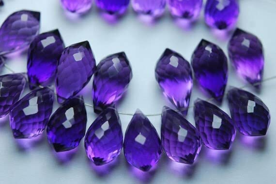 Améthyste violette en briolette facettée pour création boucle d'oreille lustre pierre naturelle
