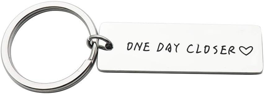 HuiuyValentinesโDay Keychain Key Ring Long Distance Relationship Gifts for Boyfriend Girlfriend Deployment Gift
