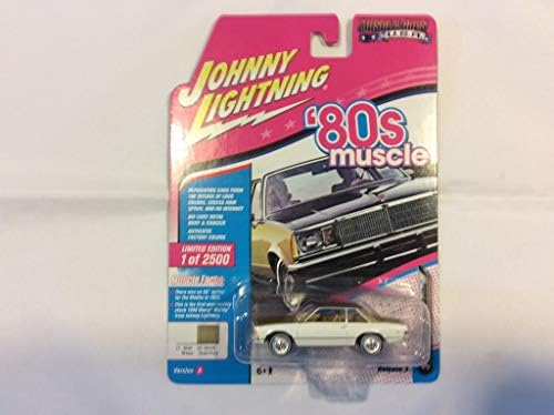 Johnny Lightning JLMC014 Muscle Car 1980 Chevy Malibu Ver A White Gold