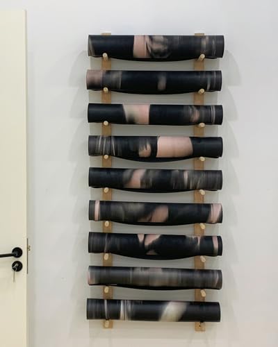 Support mural tapis de yoga bois étagère contre le désordre