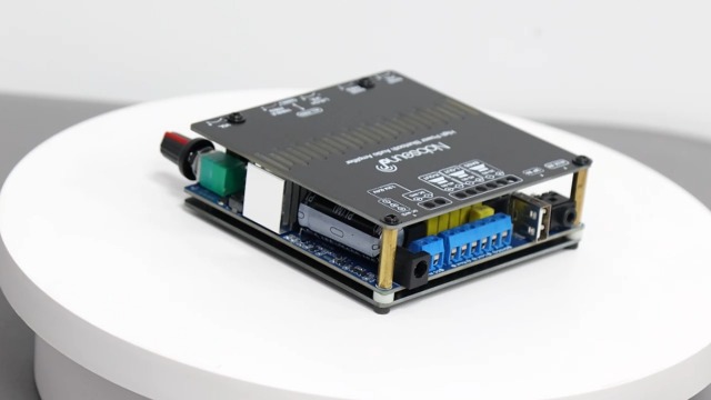Preamplificatore Audio 4-IN-1-OUT Nobsound VU1-W - Con Metri VU Retroilluminati, Telecomando, Regolazione Bassi/alti