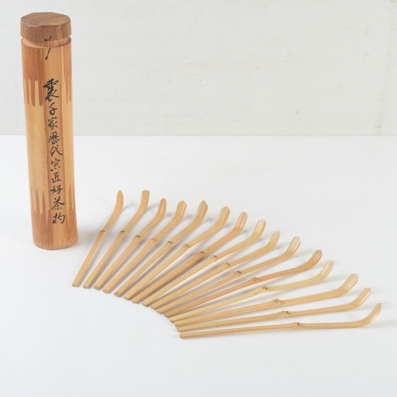 茶道具　裏千家歴代宗匠好茶杓　歴代茶杓　十五本　書付共筒　C　A438 Amazon.co.jp: 茶道具 裏千家歴代宗匠好茶杓 歴代茶杓 十五本 書付共筒