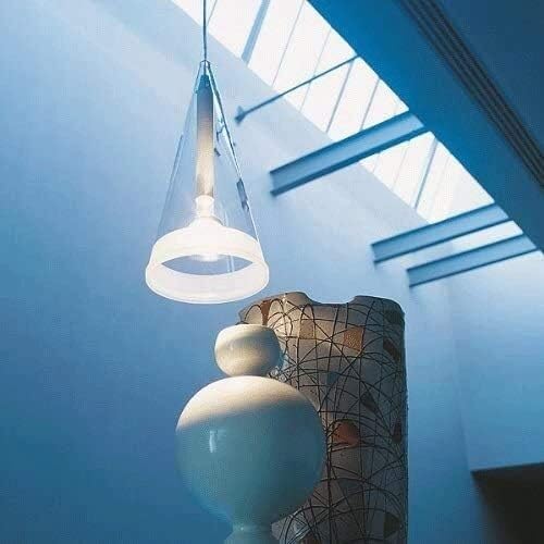 Lampe de plafond blanche en verre pour sublimer votre escalier