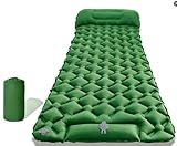 【Comfort per un Sonno Riposante】Dimensioni ottimizzate 195 x 65 x 15 cm, dimensioni piegate solo 28 x 12 cm: offre un supporto solido e un comfort eccezionale, anche su superfici irregolari, rocce o terra bruta del campeggio. Questo materasso da camping gonfiabile beneficia di un'innovativa struttura stomatica e di un design di cuscino integrato, che riducono efficacemente la pressione sulla schiena e sul collo, regolano l'equilibrio corporeo e ti permettono di goderti un sonno profondo e riposante – anche all'aperto.