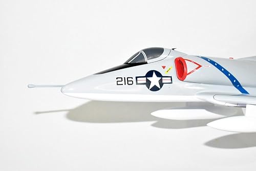 Miniatura 5 de Squadron Nostalgia LLC VA-22 Fighting Redcocks A-4 (1969) Modelo, escala 1/27, caoba, azul marino