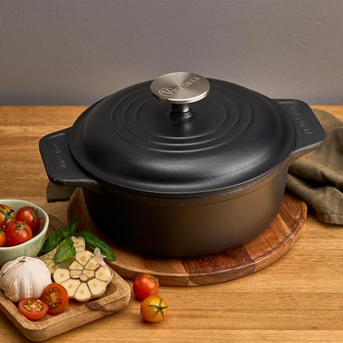 Victoria Dutch Oven Gusseisen Emailliert, Induktion 20cm, Topf Brot Backen 1,9 L, PTFE und PFOA Frei, Geeignet für Feuer, Grill, Backofen, Ceranfeld, Kochfeld, Gas