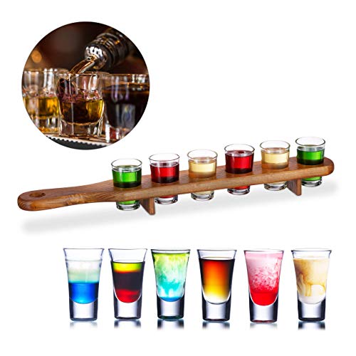 Relaxdays 10022788 Set Bicchieri Shot, 6 Bicchierini da Liquore 4 cl, Pratico Vassoio 1/2 Metro, Divertente Idea Regalo, Marrone, Legno, Vetro, 6X Tagliere