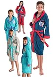 AMPLIA GAMA DE COLORES Y TALLAS: Ofrecemos una gran variedas en tallas, diseños y colores, para que encuentres el albornoz ideal de acuerdo con la fisionomia de tus hijos.