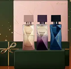 Natura Kit Miniaturas Essencial Feminino, 3 Fragrâncias Deo Parfum 25ml, Essencial + Exclusivo + Oud, Floral e Amadeirado, com Caixa Personalizada de Presente