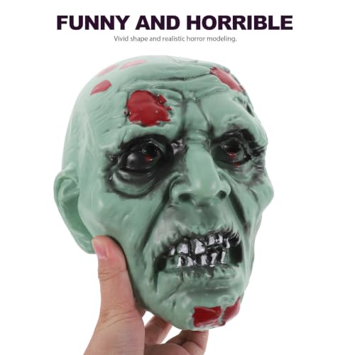 Mano realista y calavera de tela con estacas para un Halloween aterrador 4