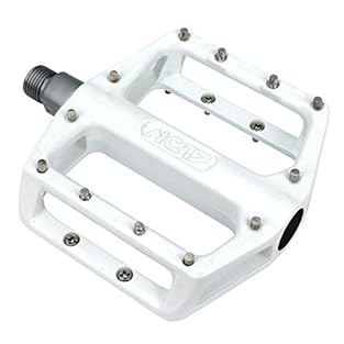 High quality aluminum platform pedal for high demands / Designed and constructed in Germany / For ambitious driver 446g per pedal pair / Pedal body made of solid aluminum with screwed steel pins and Konus bearing / Pedal thread 9/16 "inch corresponds...