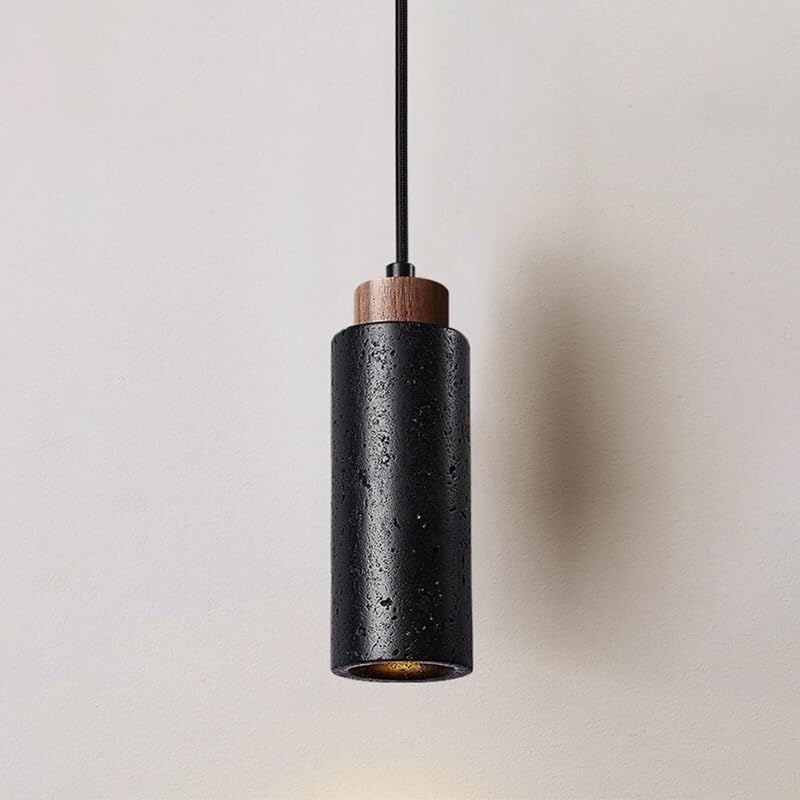 Suspension en pierre naturelle travertin noir pour illuminer un salon campagnard chic