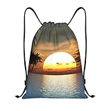 Rangement compact : la nature pliable du sac à dos avec cordon de serrage imprimé Beach Sunrise pour femme le rend parfait pour le rangement, tandis que le cordon de serrage réglable permet une ouverture et une fermeture pratiques