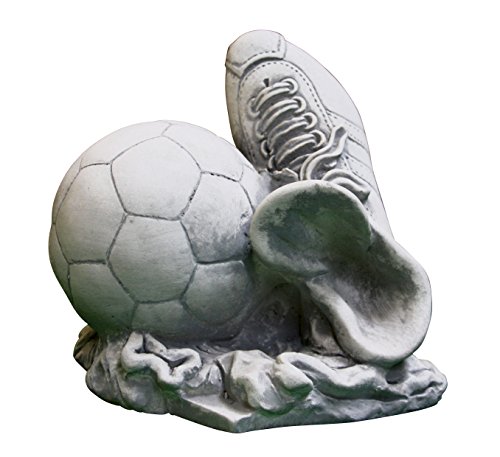 Fussball und Schuh, Skulptur aus Steinguss, Figur
