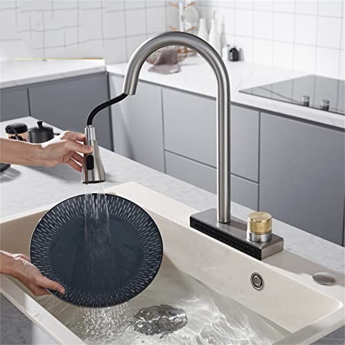 Grand robinet d'évier cascade pour simplifier la préparation des repas