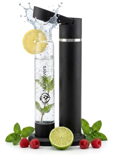 Nutrilovers Wassersprudler 2.0 Edelstahl, Designer Flasche (38 CM hoch), PET-Flasche, BPA-frei, patentiertes Air-Charge- System, 100% kompatibel mit allen 60L CO2-Schraubzylindern