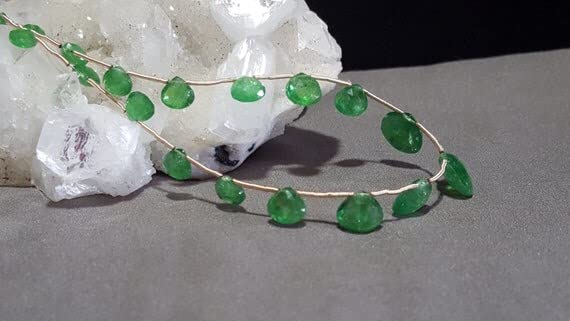 Tsavorite Garnet Graduating Faceted Briolette Beads pour création bijoux - 3