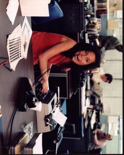 Posterazzi Mary Tyler Moore On The Phone And Typing In