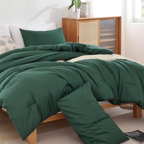 Image of ROSGONIA Oversized King Comforter 120x120, 3pcs Super King Comforter (1 Dark Green Comforter & 2 Pillowcases) Lightweight Warm Bedding Set Quilt