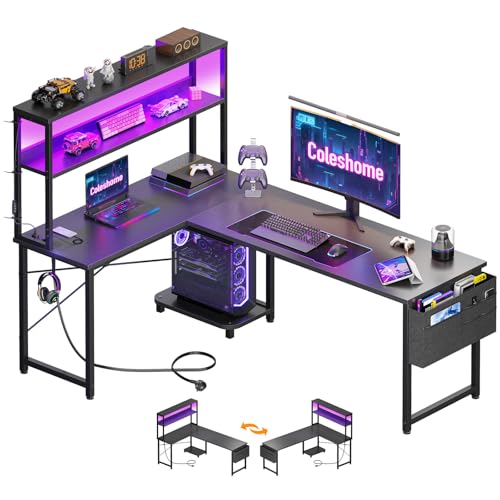 Coleshome Escritorio Gaming en L con LED y Enchufes, 155x100cm Escritorio Esquinero Reversible con Estantes, Mesa Gaming con Bolsa de Almacenamiento y Gancho para Jugadores, Negro