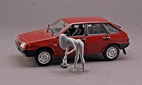 1/43 Lady with Car Jack - Resin Figure NorthStarModels