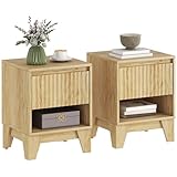 BEAUCOUP DE RANGEMENT : Organisez vos indispensables avec aisance grâce à un tiroir coulissant et une étagère ouverte sur chaque table de nuit, assurant une préparation au coucher ordonnée et dégagée.