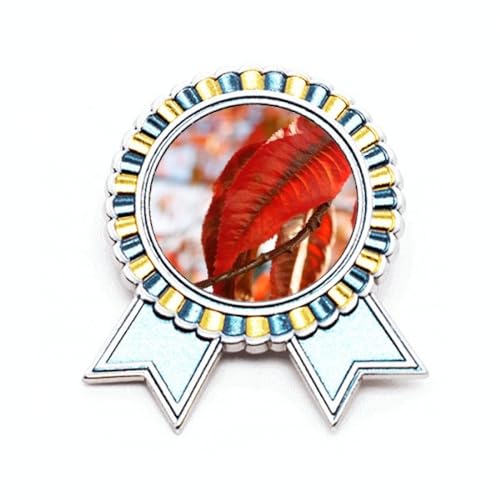Broche en forme d'érable rouge en métal pour sublimer un manteau d'automne
