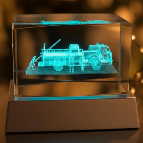 Kaltner Präsente LED Kristall-Glasblock mit 3D-Laser-Gravur – einzigartiges Feuerwehr Geschenk für Männer & Frauen – Stimmungslicht/Nachtlicht mit Feuerwehrmann & Feuerwehrauto – dekorative LED-Kerze