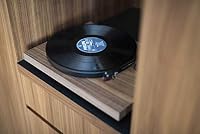 Pro-Ject Debut Carbon EVO, Audiophiler Plattenspieler mit Carbon Tonarm, elektronischer Geschwindigkeitsumschaltung und vormontiertem 2M Red Tonabnehmer (Echtholz Walnuss) – Ansicht 6