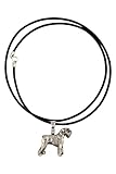 Producido especialmente para ti: posee una pieza única con este colgante de edición única. Elaborado con cuidado y atención, cada collar se produce exclusivamente para quienes aprecian la singularidad. Sé parte de un grupo de élite con un colgante que te distingue.