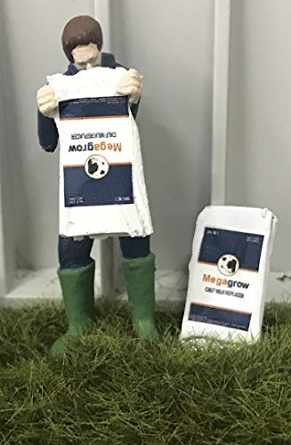 Personnage vidant un sac de lait pour veaux 1/32 pour animer vos bâtiments agricoles HLT