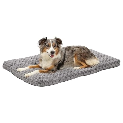 MidWest Homes for Pets Deluxe Dog Beds | Super Plush Dog & Cat Beds Ideal for Dog Crates | Machine Wash & Dryer Friendly, 1-Year Warranty