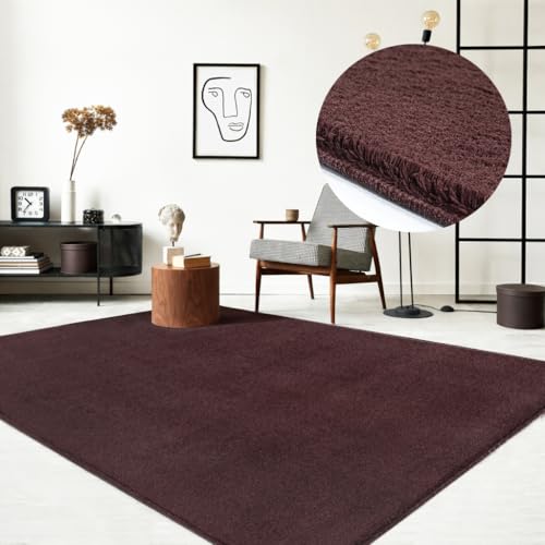 the carpet Relax kuscheliger Kurzflor Teppich, Anti-Rutsch Unterseite, Waschbar bis 30 Grad, Super Soft, Felloptik, Burgundy, Bordeauxrot, Weinrot, 120 x 160 cm