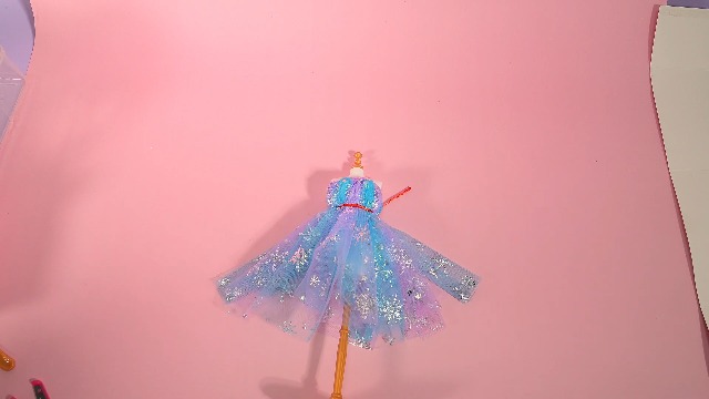 Kit Création Mode 600+ Pièces Pour Filles – Coffret Bricolage Couture DIY Avec Mannequins, Tissus & Accessoires – Idéal 6-12 Ans