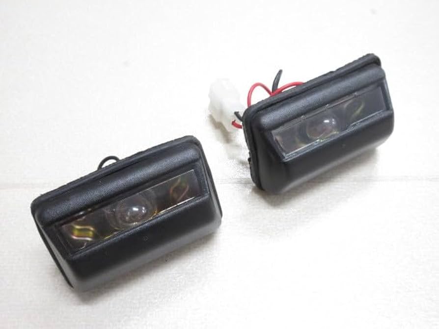 Amazon | ノーブランド品スカイラインR30ナンバー灯左右セット